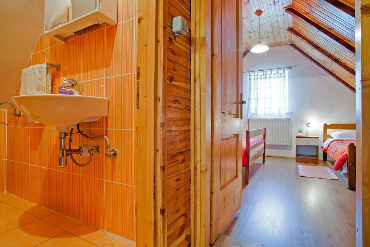 Andrea In Sertic Poljana - Haus Fuer 6 Personen Плитвицька Єзера Екстер'єр фото